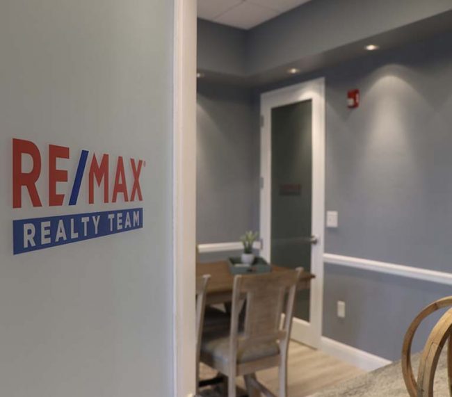 remax-realty-team-conference-room-fort-myers-office